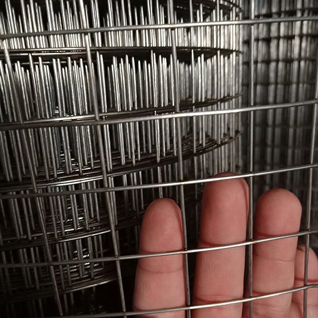 Factory sale high quality chicken pens and galvanized welded wire mesh cage