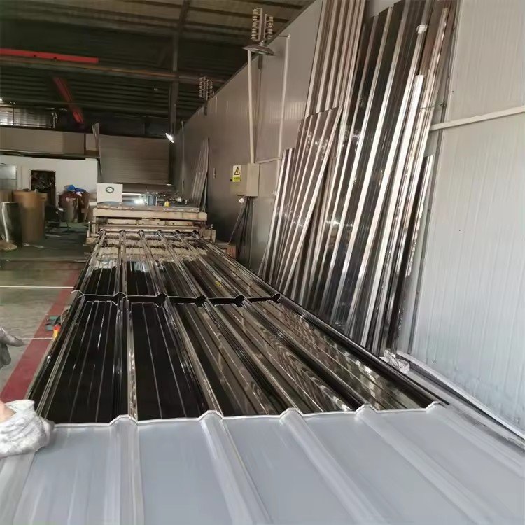 Hot Selling Regular Spangle Hot Dipped 0.7mm Thickness Galvanized Gi Corrugated Iron Steel Roofing Sheet