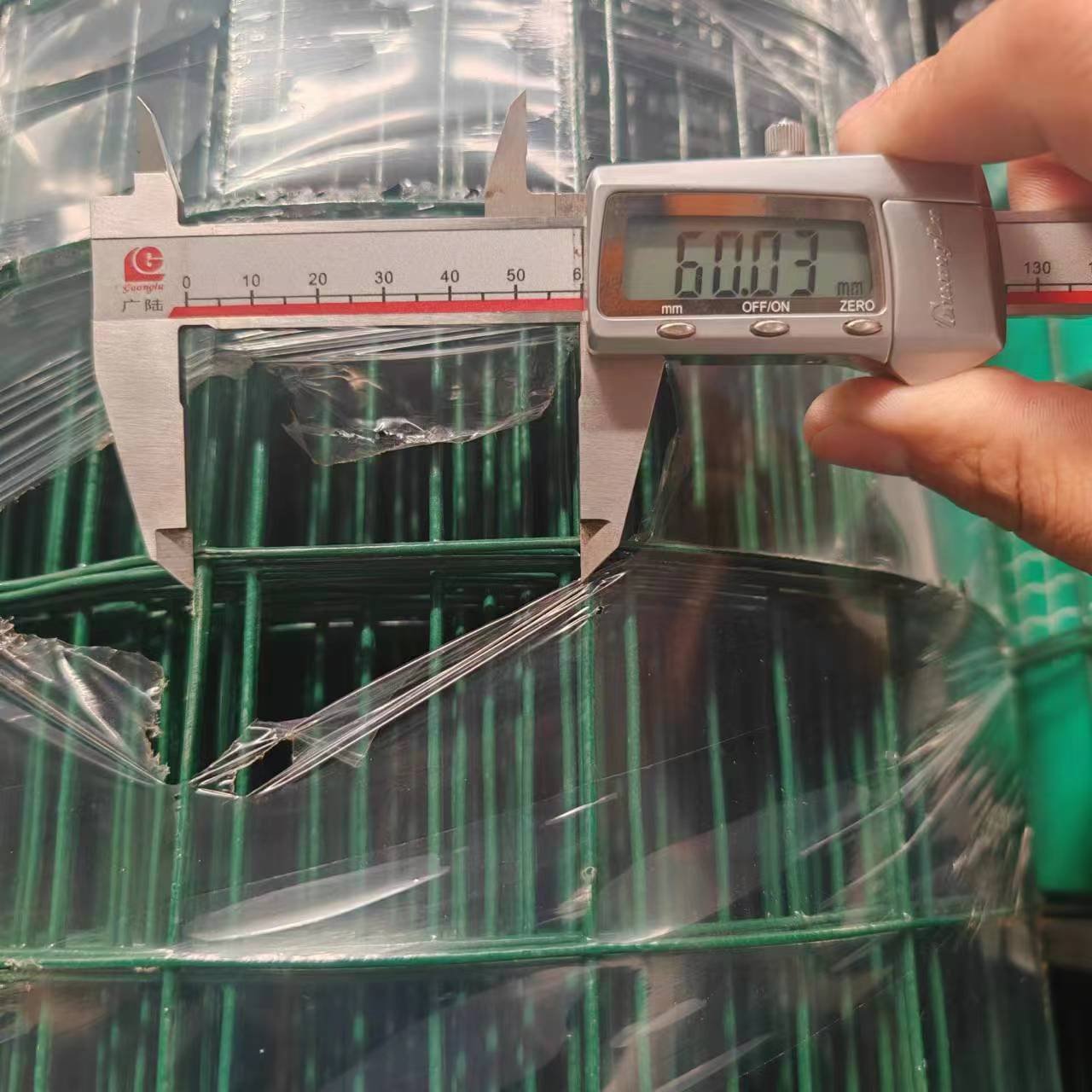 Factory High Quality 6 Gauge Green 24'' x 50' 1inch PVC Plastic Coated Welded Wire Mesh Roll