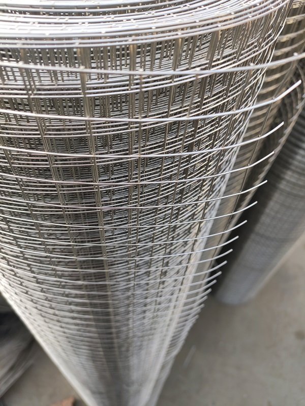 Stainless steel welded wire mesh