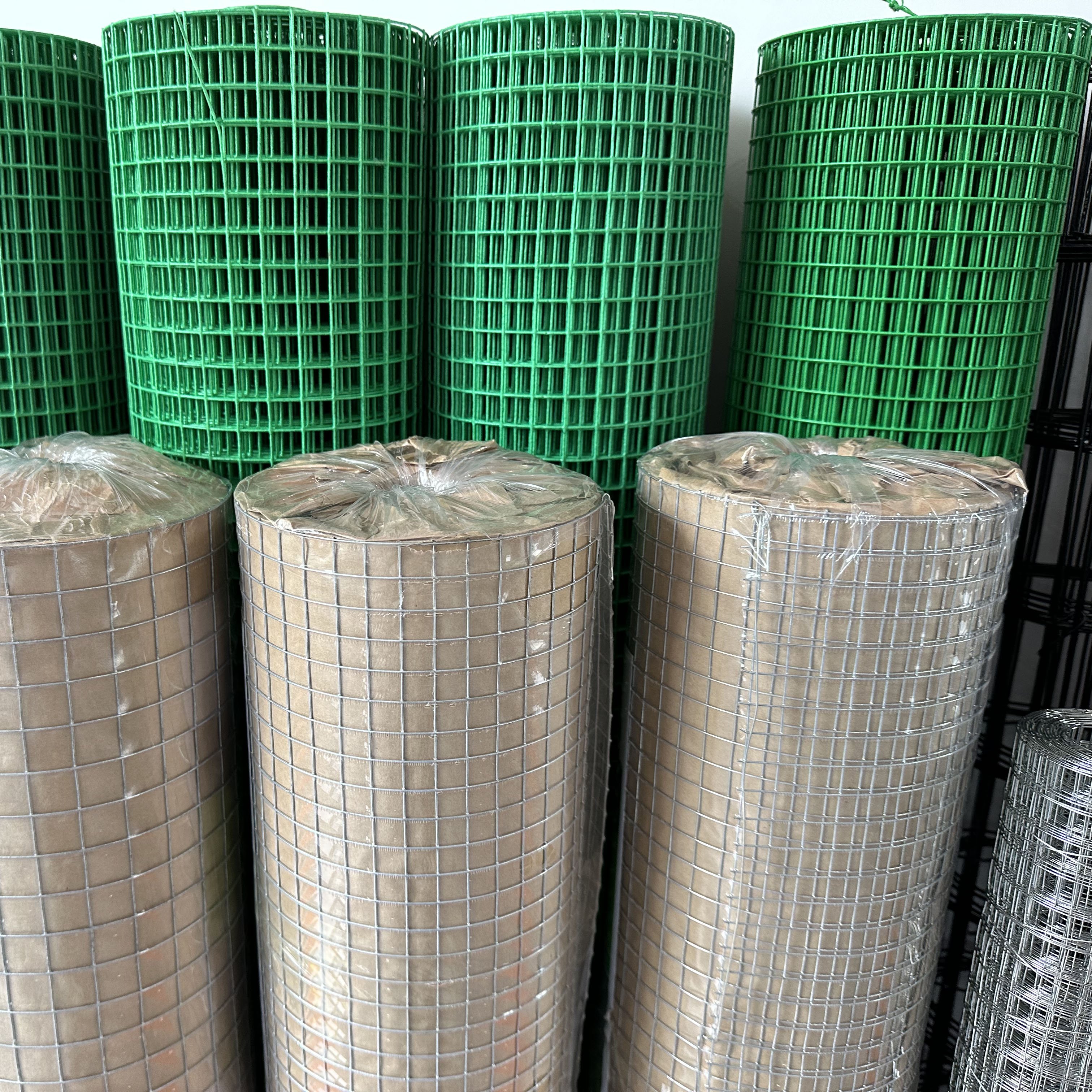 Hot Dipped Galvanized Fencing Iron Netting 10 gauge Welded Wire Mesh rolls for rabbit bird Animal Pet Cages