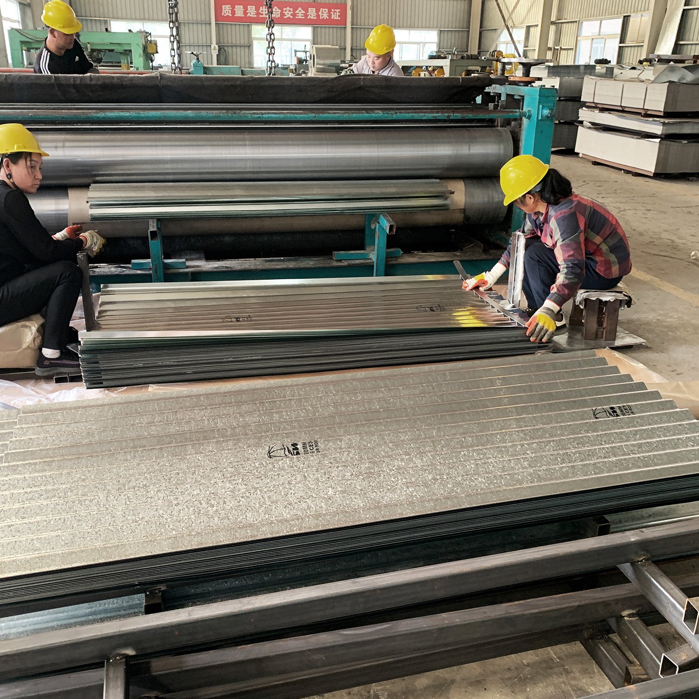 Roofing materials zinc coating Z30 Z40 4x8 feet corrugated roofing sheet Q195 Q235 roofing sheet