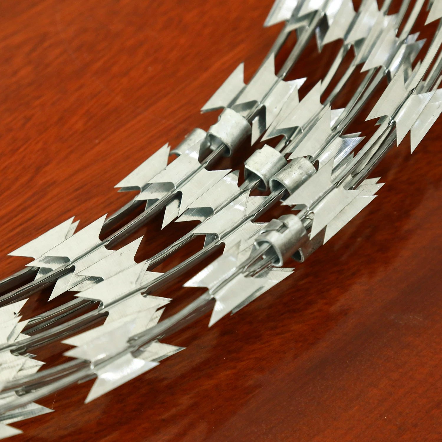 custom razor barbed wire gillette fence welded wire arame farpado galvanizado concertina razor wire face