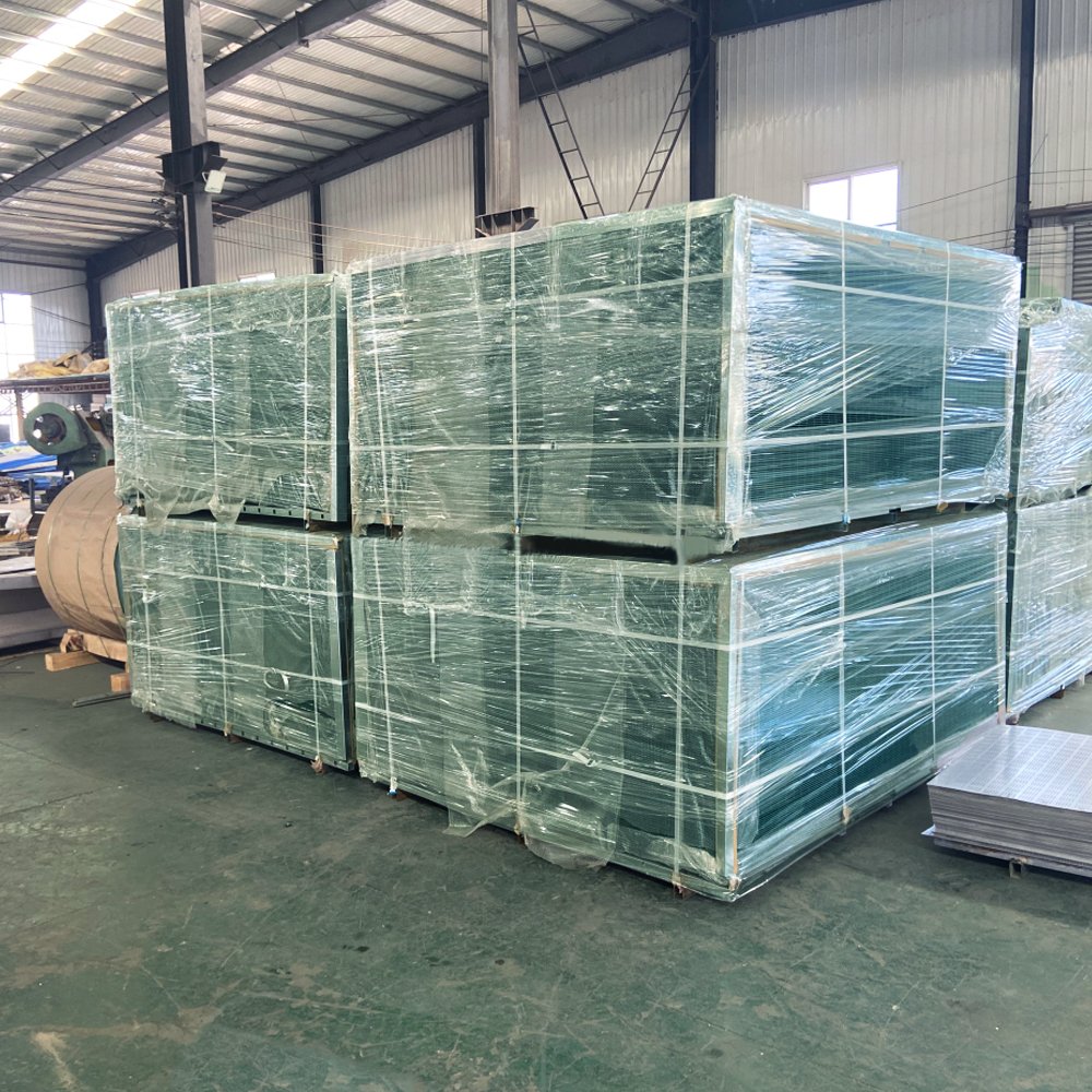 2023 hot sale double wire fence/Barb wire or razor wire can be supplied separately/have a long service life