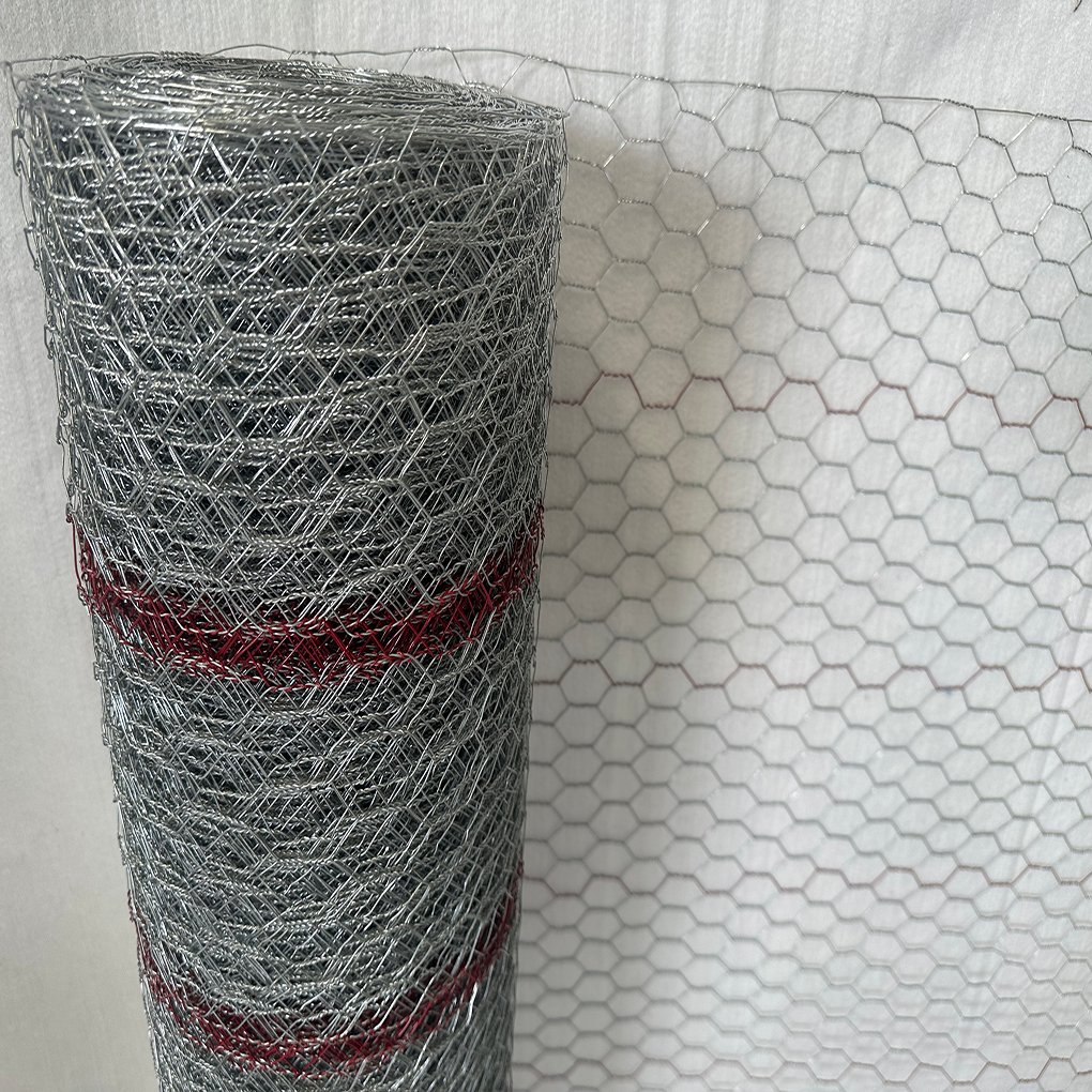 Hot Dip Galvanized Iron Wire Mesh fencing poultry Netting Hexagonal Chicken cage Wire Mesh Roll