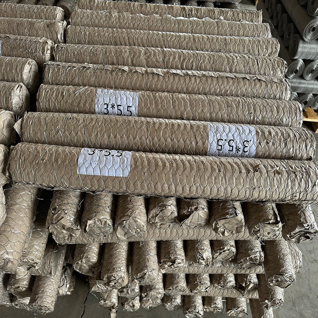 Hot Dip Galvanized Iron Wire Mesh fencing poultry Netting Hexagonal Chicken cage Wire Mesh Roll