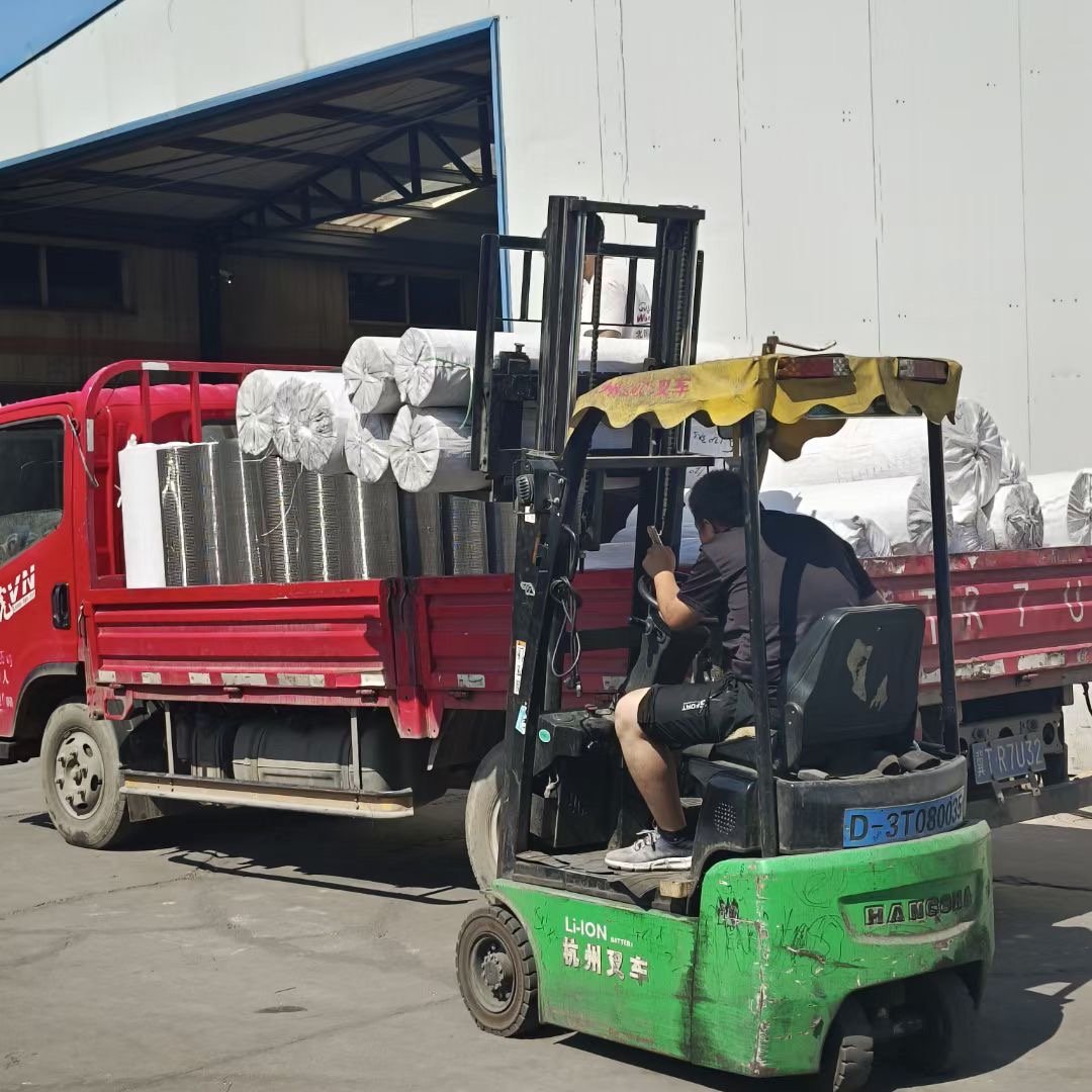Customizable Strong and Durable Stainless Steel Square Hole Welded Mesh Plain Weave with Cutting Processing Service