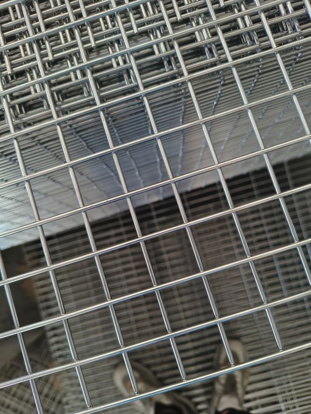 Customizable Strong and Durable Stainless Steel Square Hole Welded Mesh Plain Weave with Cutting Processing Service