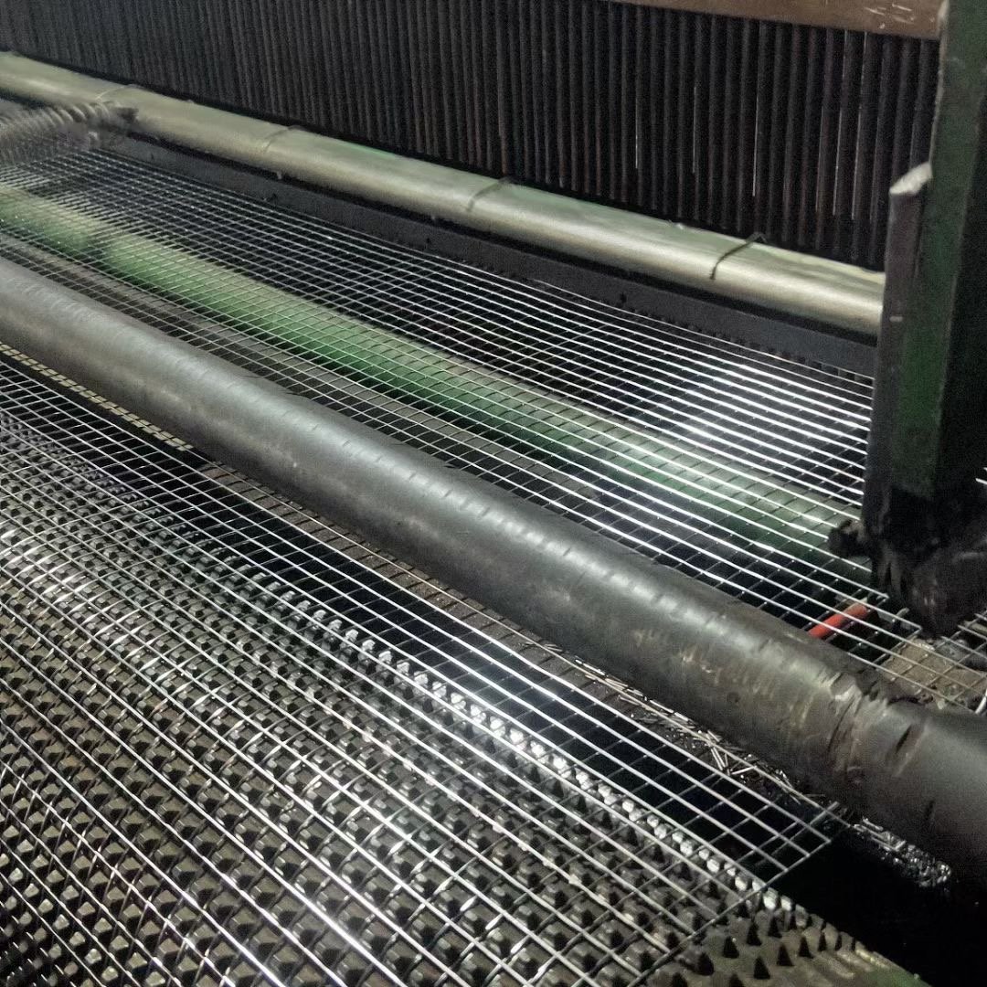 Customizable Strong and Durable Stainless Steel Square Hole Welded Mesh Plain Weave with Cutting Processing Service