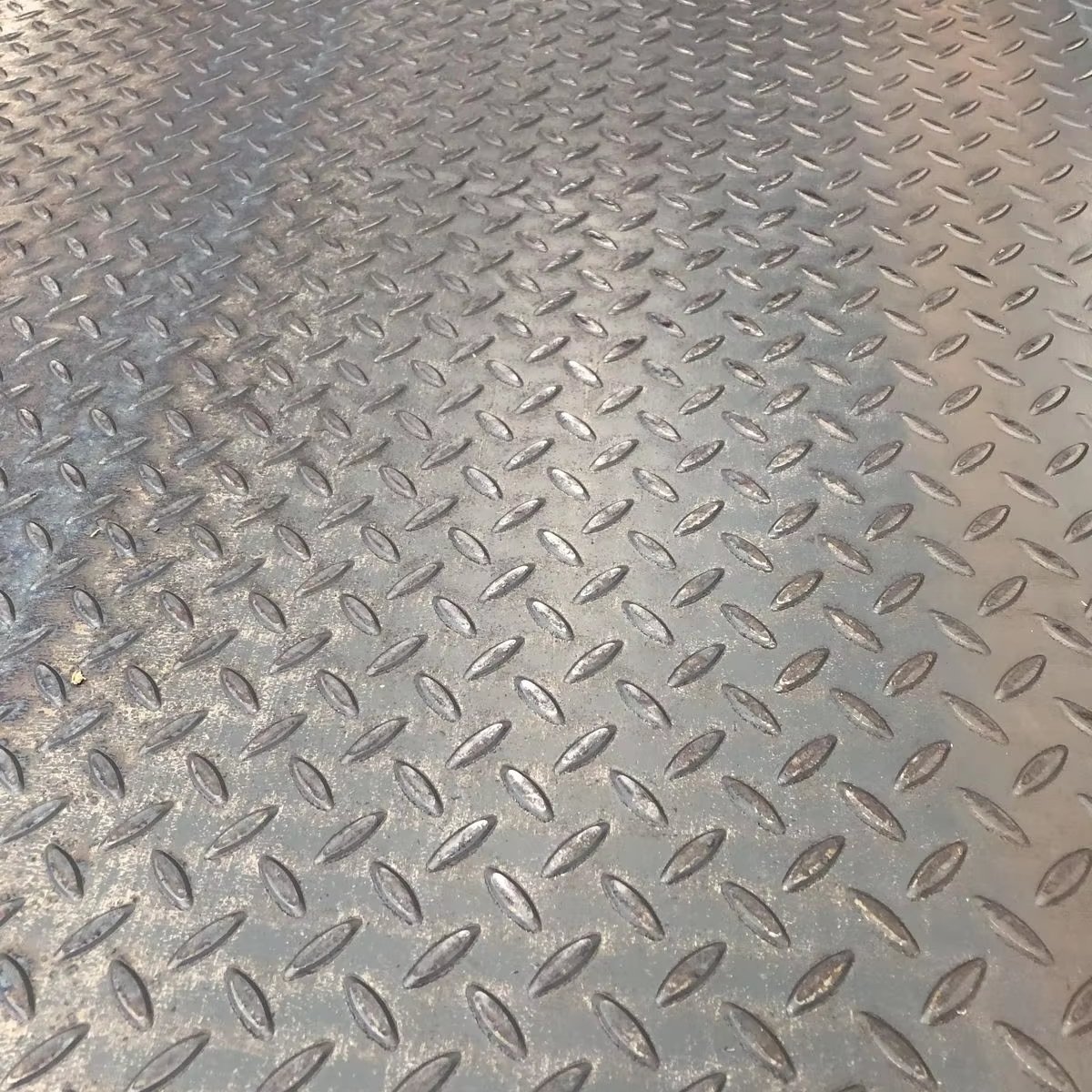 Galvanized Corrugated Steel Sheet TIA Hot Rolled Bulk Surface Checkered Plate Roofing Sheet with 14 Days Hot Paint ASTM Standard