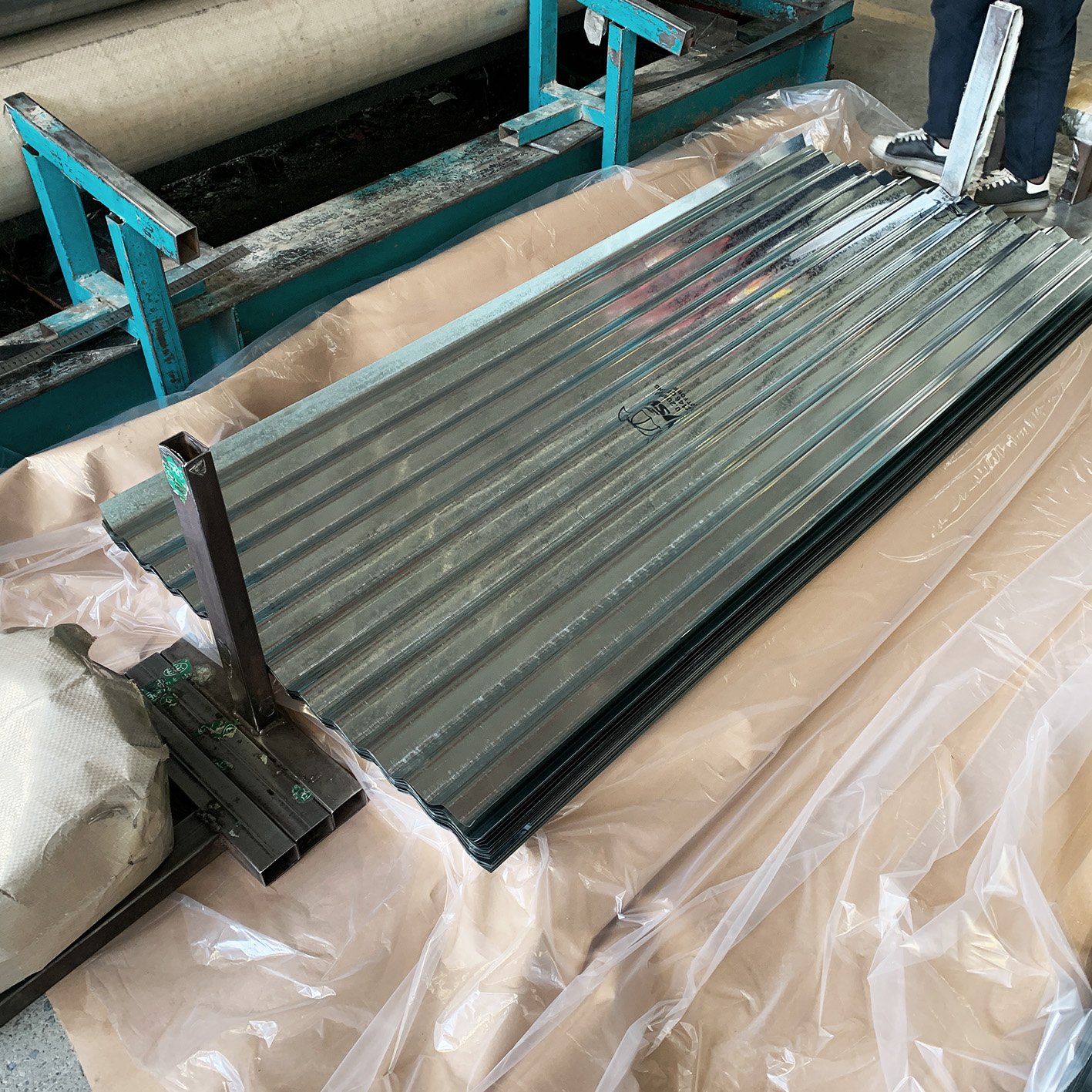 Aluzinc Corrugated Roof Tiles Convex Steel Prepainted Galvalume roofing Metal roof sheets 04mm 12ft price
