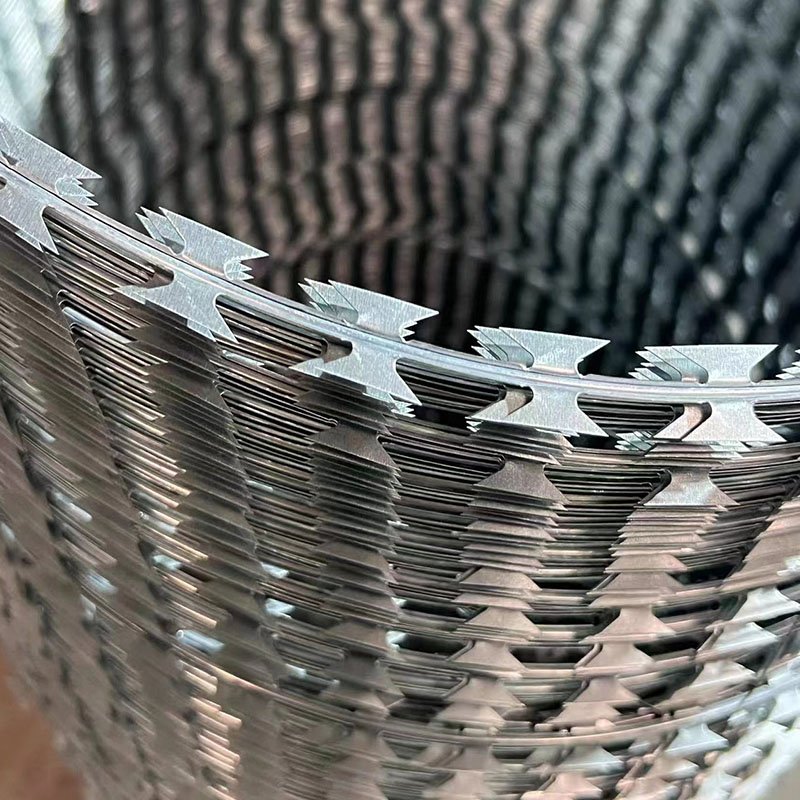 Heavy Duty Cross Barbed Wire Iron Turkey Welded mzp Snake Razor Wire Fencing Mesh Poles