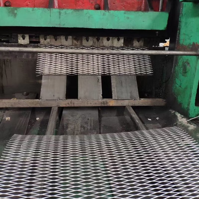 Anping Strength Factory Wholesale holes galvanized expanded metal mesh and expanded metal mesh black