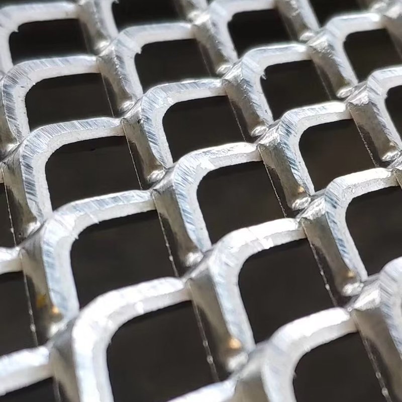 Anping Strength Factory Wholesale holes galvanized expanded metal mesh and expanded metal mesh black