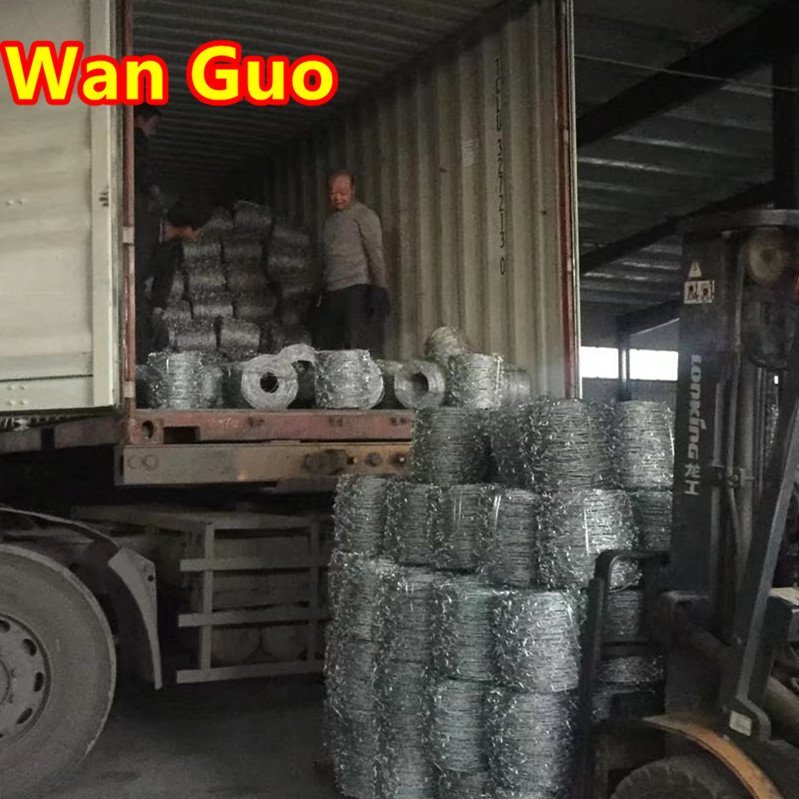 High Quality Supplies 500m 12.5 Gauge Barb Wire Wire Mesh Fence Roll Galvanized Barbed Wire