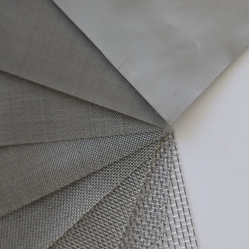 4 Mesh 4.8mm Aperture 1.5 mm Wire diameter 1m*30m 304 Stainless Steel Crimped Wire Mesh Screen Filter