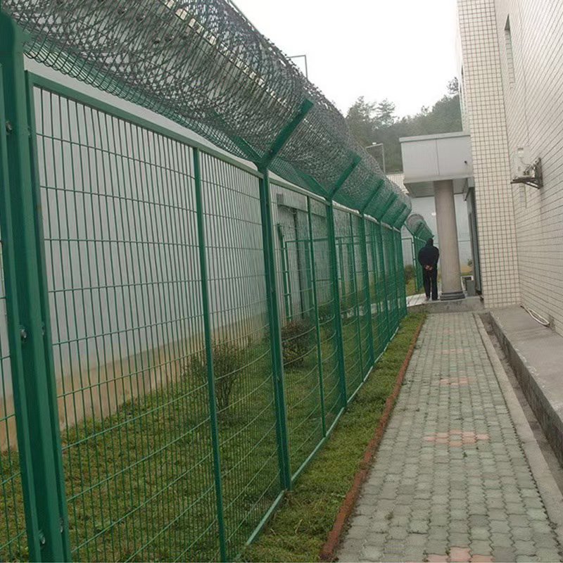 PVC-Coated Barbed Wire Coil Protective Nets for Construction and Fence Made of Steel Iron Stainless Steel Wire