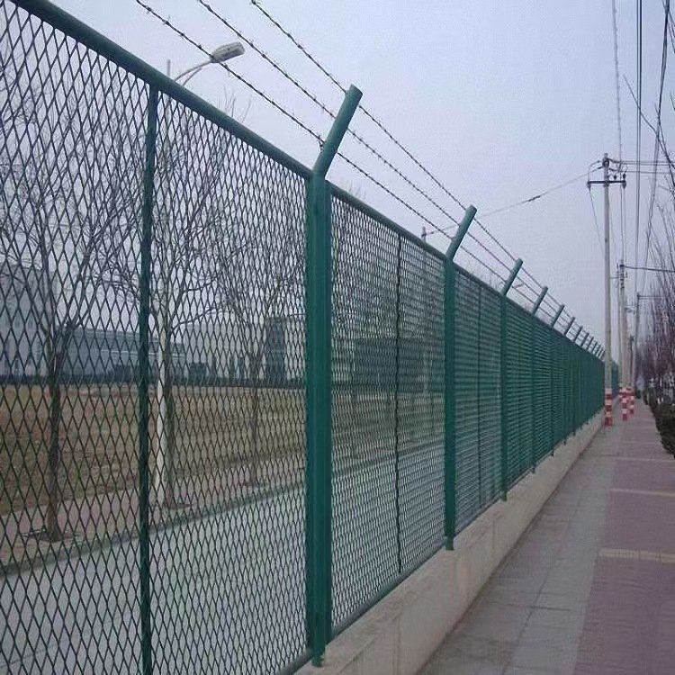 PVC-Coated Barbed Wire Coil Protective Nets for Construction and Fence Made of Steel Iron Stainless Steel Wire