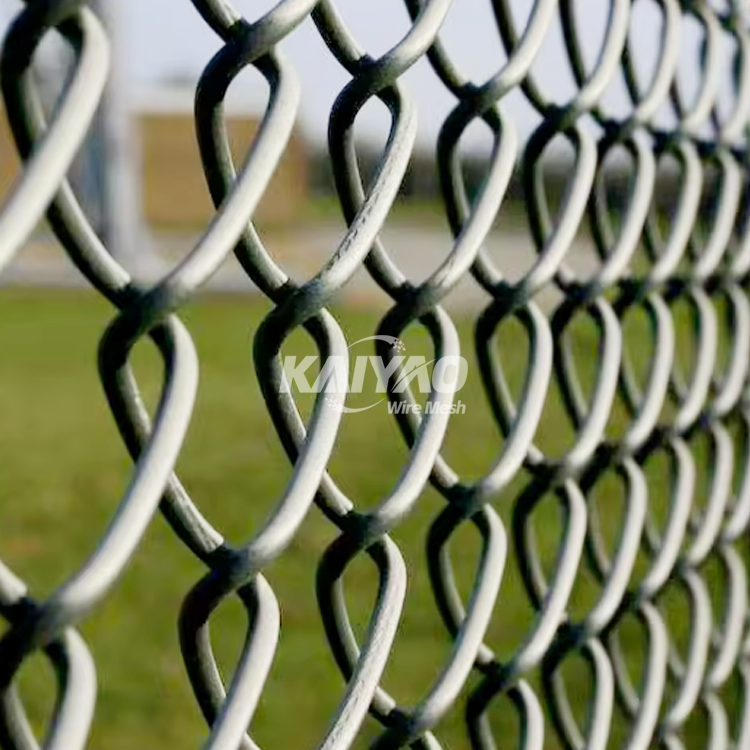 Factory-customized Hot-dip Galvanized PVC Coated Chain Link Fence for Gardens Hot-selling fence wire mesh chainlink fence