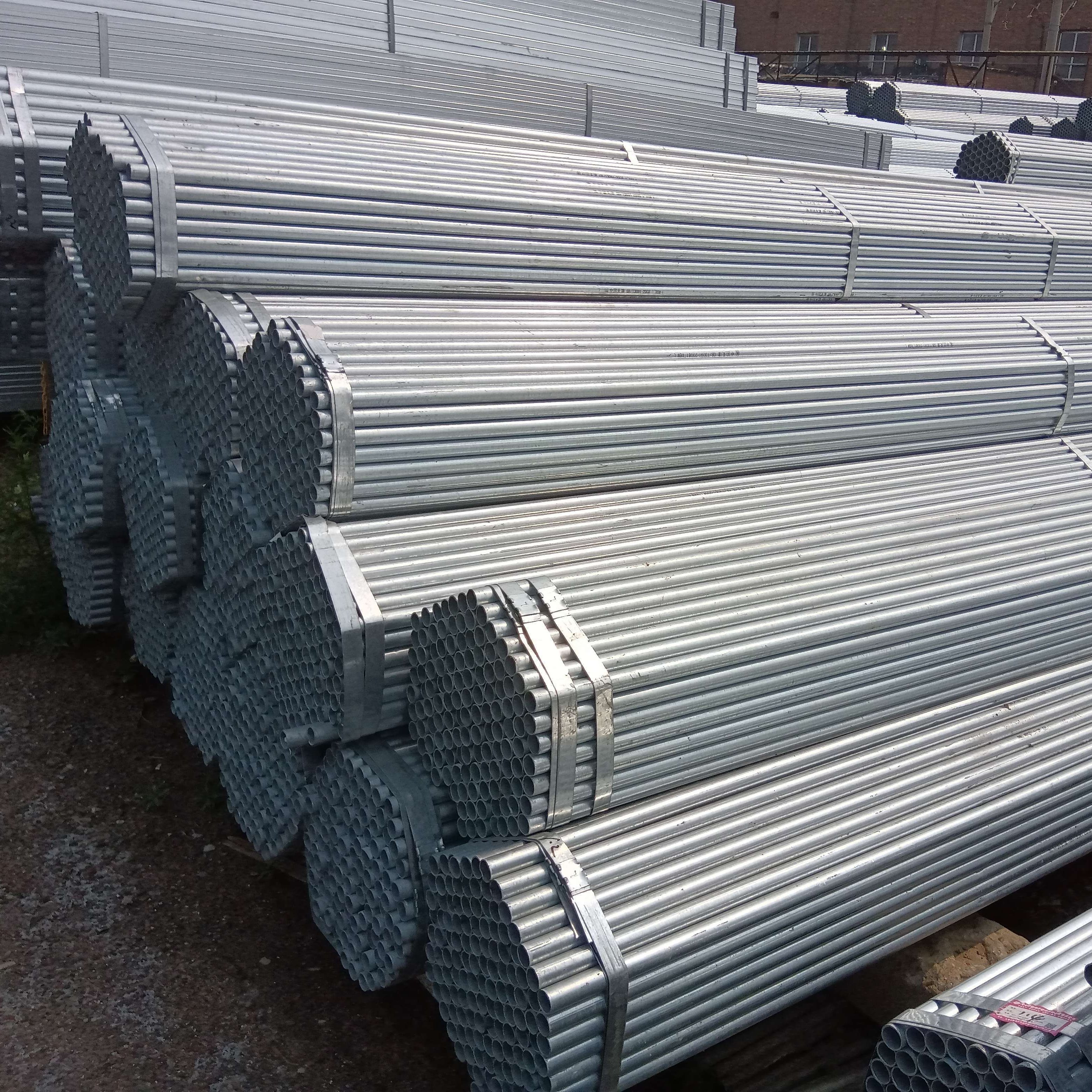 High quality hot dipped galvanized ERW welded round steel pipe GI steel tube