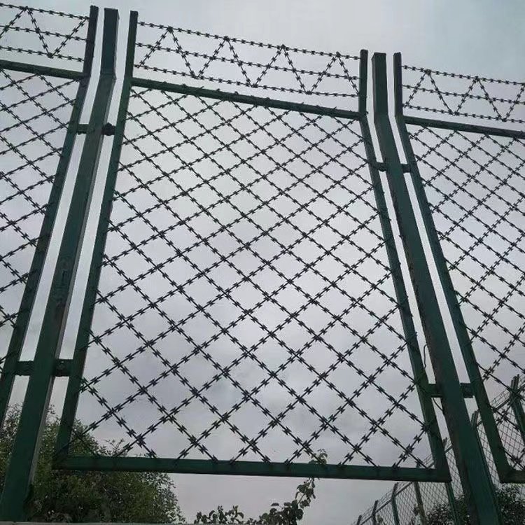Anping Factory Galvanized Stainless Steel SS Barbed Wire Coil BTO22 BTO-25 28 30 CBT 45 60 65 Diamond Welded Razor Wire Mesh