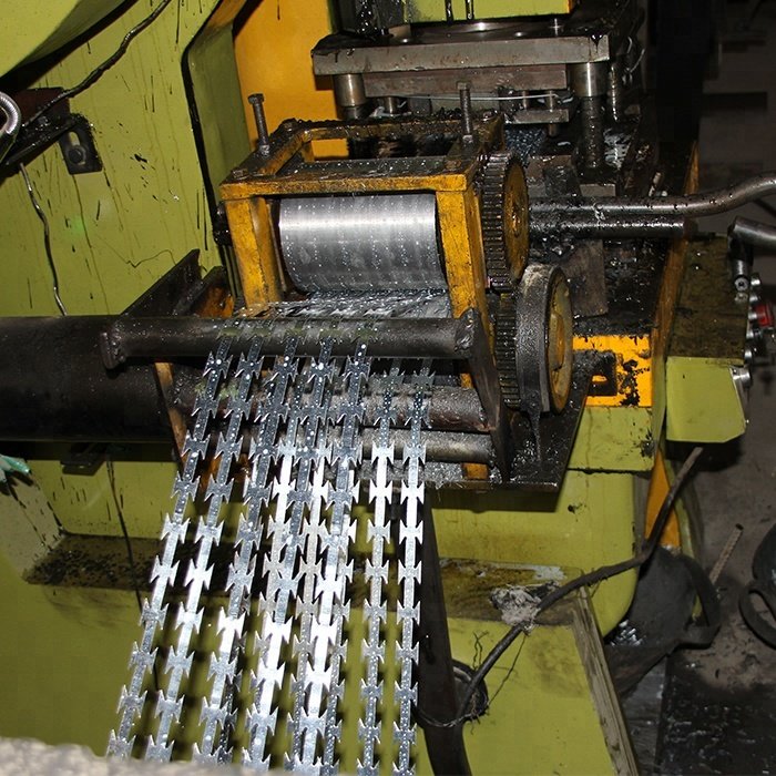 Manufacturer BTO-22 concertina galvanized razor barbed wire razor wire pvc coated razor barbed wire for pakistan