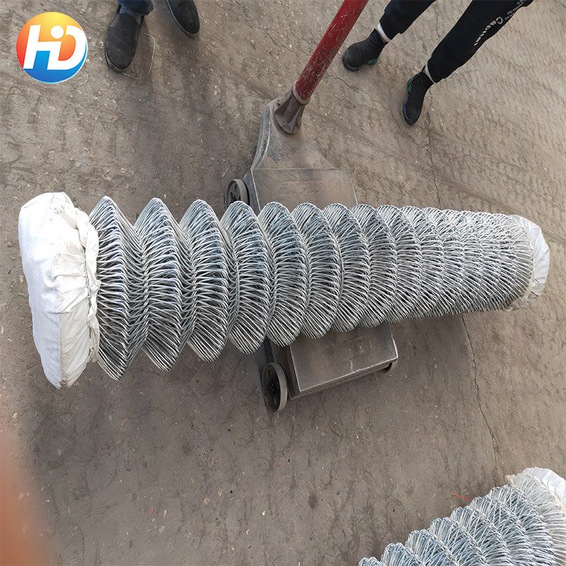 Outdoor Garden Game Fencing Roll Green Black Blue Plastic Coating Steel Wire Mesh 1.5mm To 4.0mm Thick Cyclone Wire Cost