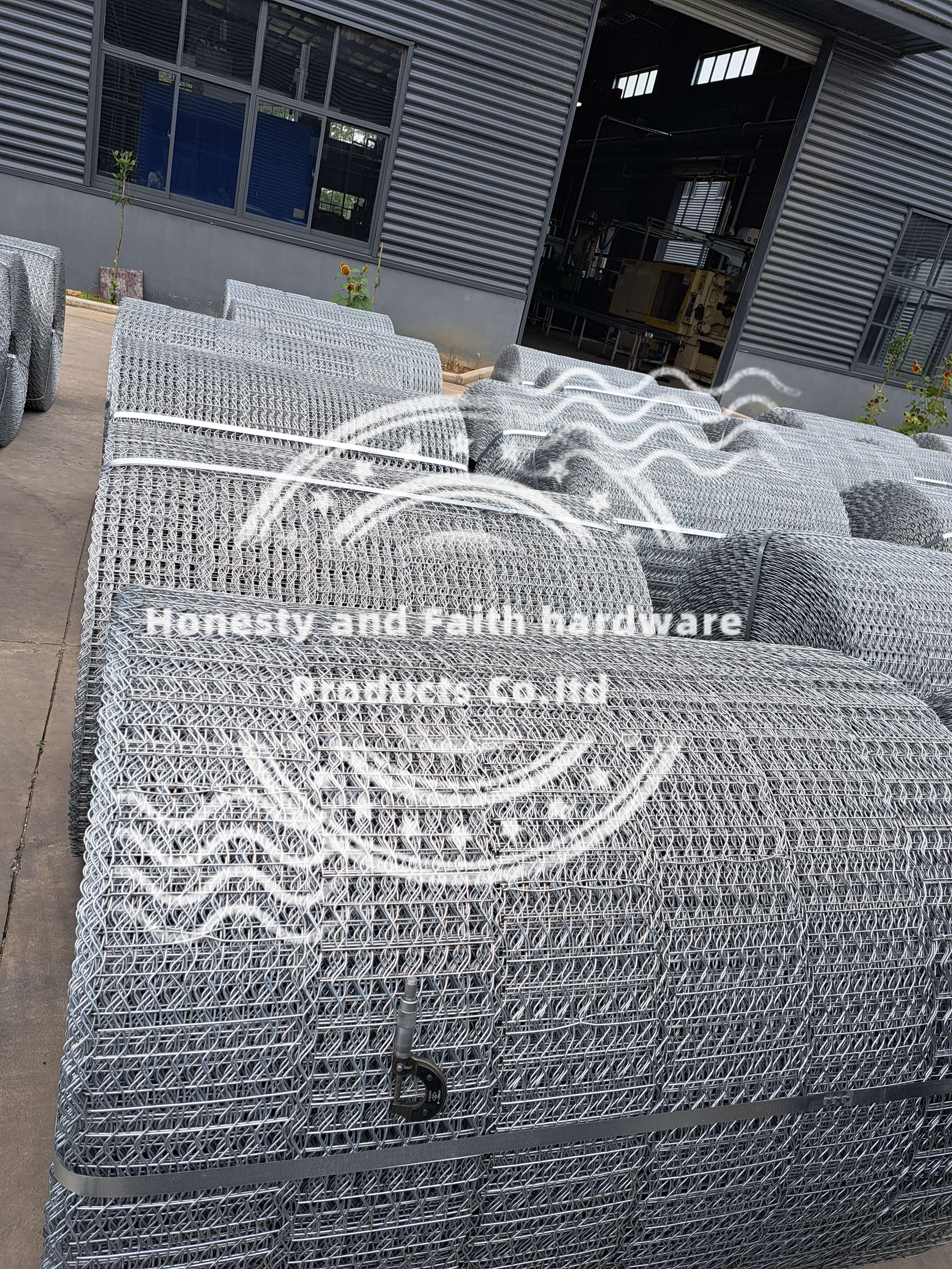 Galvanized Stainless Steel Wire Woven Technique Hot Dipped Finish Screen Application Oil Gas Pipeline Reinforcement Welding
