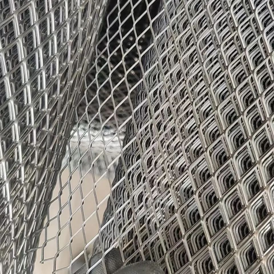 4x8 4ft X 8ft Sheet Of 5x10 10mm 11.15kg M2 Weight Small Hole Expanded Metal mesh Mild steel Expanded Metal Diamond mesh