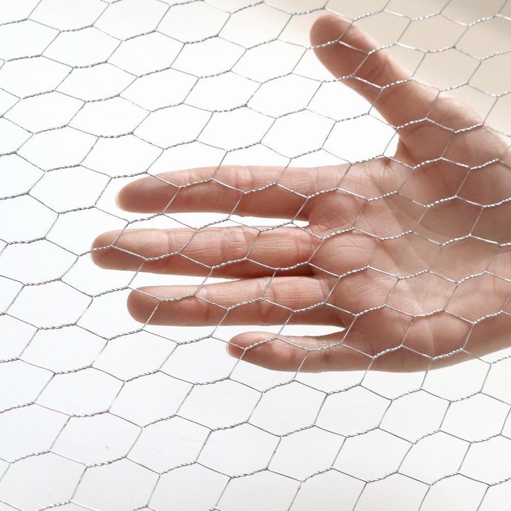 Cheap Poultry Fence Hexagonal Wire Netting Chicken Wire construction fence panels Diamond Iron Wire Mesh Cutting