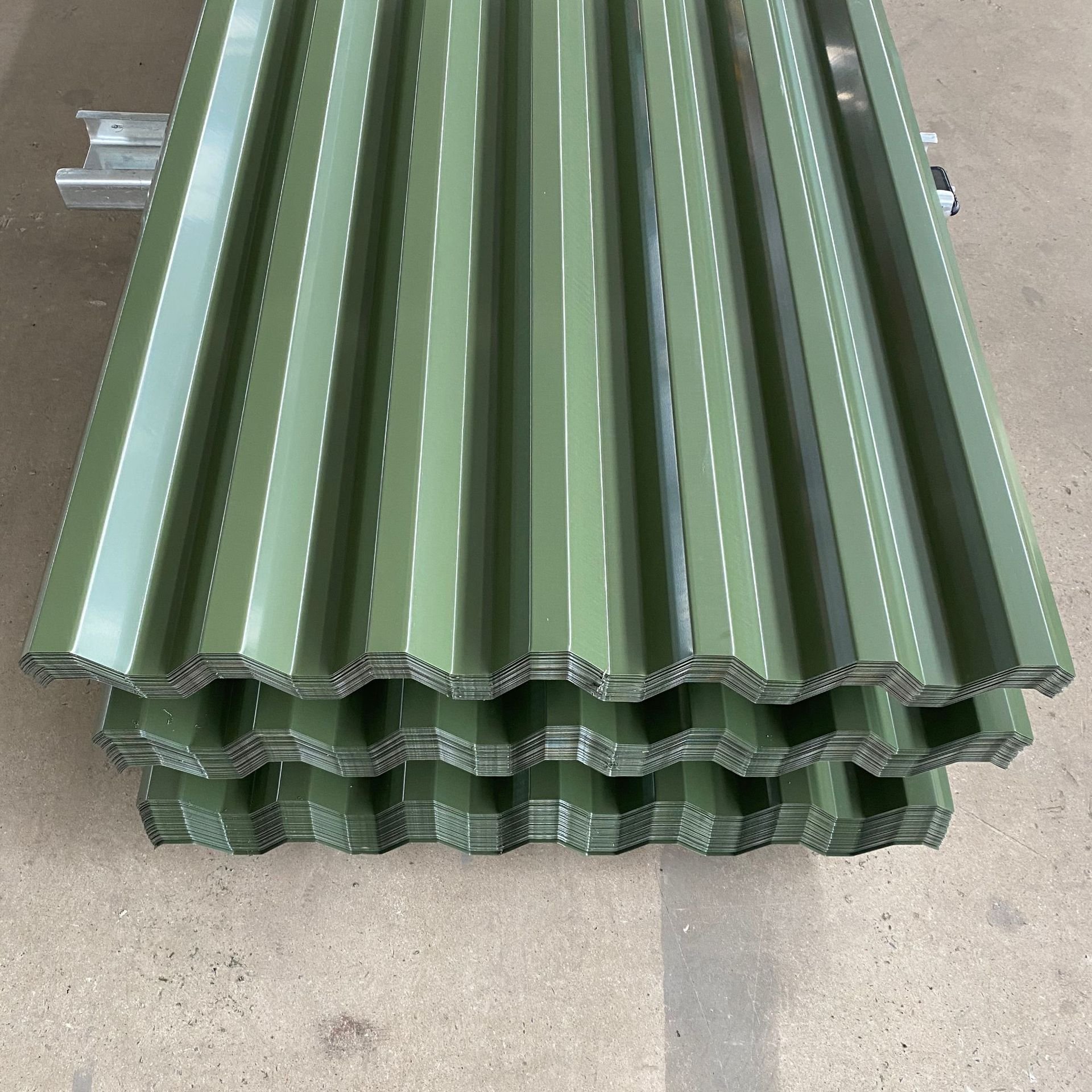 China Corrugated PPGI Steel Roofing Sheet Color Coated Galvanized Steel Sheets For Roofing