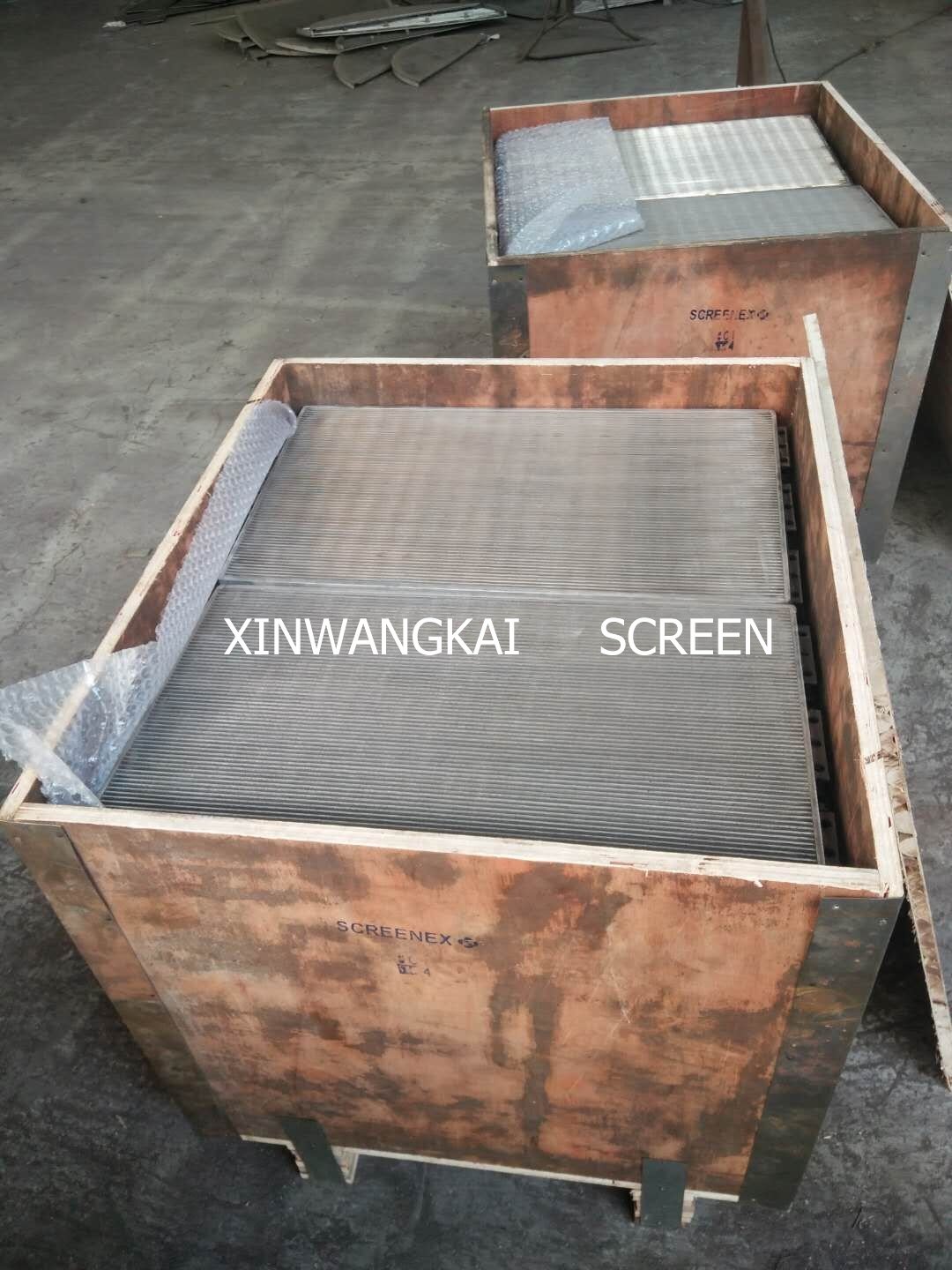 Mine vibrating screen panel insert