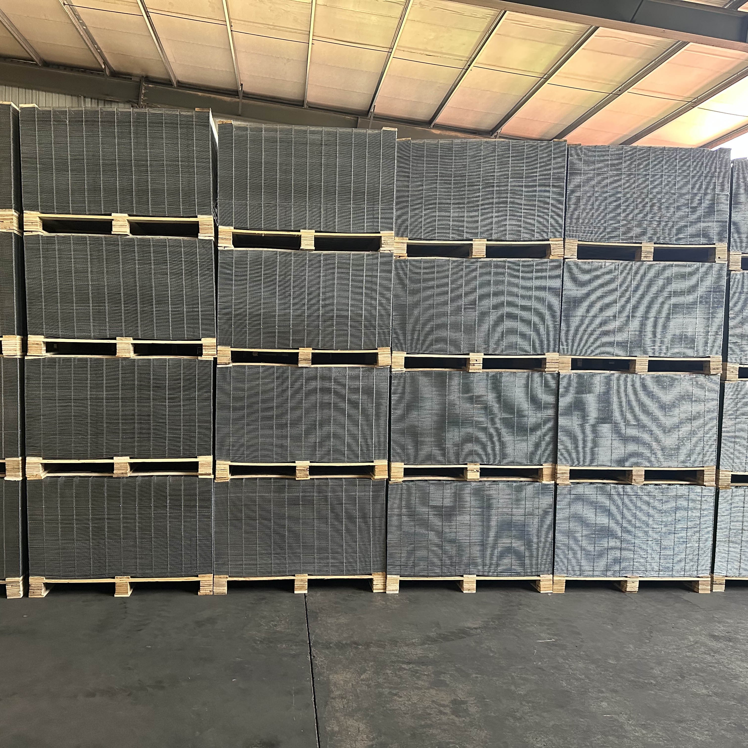 3mm 2x4 3x3 5x5 Square Dipped Iron Rabbit Cage Animal rural farm hot dipped galvanized steel wire mesh Welded Wire Mesh Panel