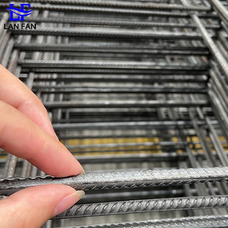 China-Made Galvanized Steel Welded Wire Mesh for Chicken Pens and Cages