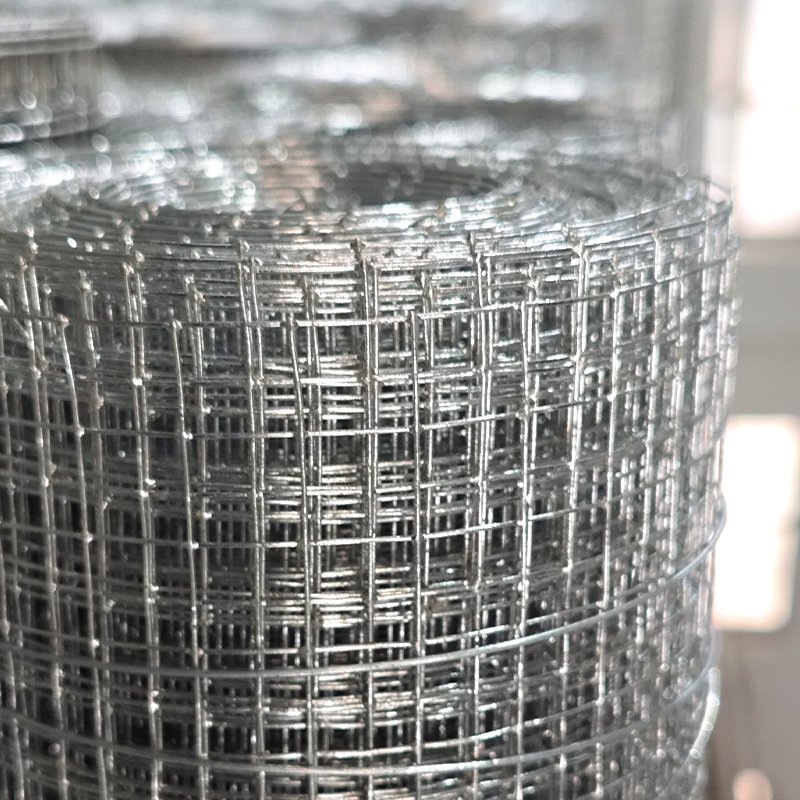 Mesh crimped 304 stainless steel barbed galvanized welded wire mesh roll fencing price per meter