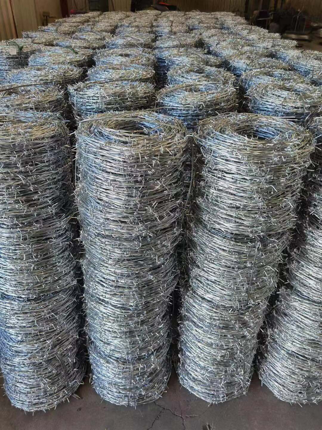 Single twist barbed wire double twisted barbed wire fence mesh