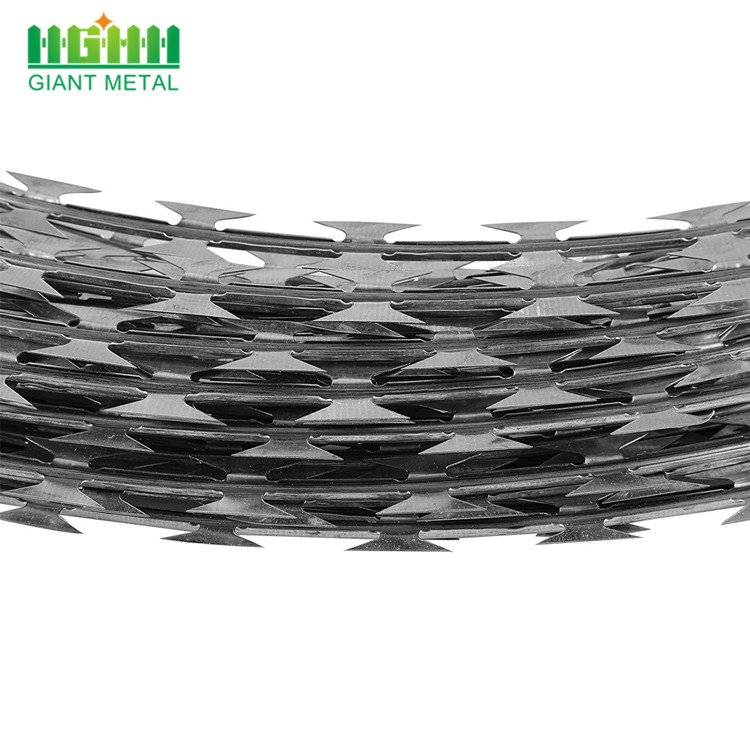 Hot Dipped Galvanized Concertina Razor Barbed Wire BTO22 PVC Coated Iron & Steel Blade Type Secure Fence Security Coils Prisons