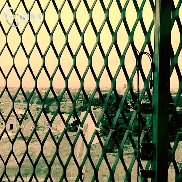 Expanded Metal Ceiling And Expanded Mesh Fence For High Speed Road