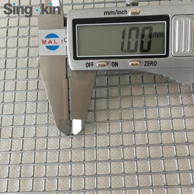 30cm Width x 6M Length 0.6mm 6mm galvanized welded wire mesh rolls for mat screen