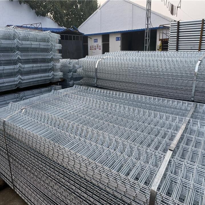3D Curvy Welded Wire Fence Panel 50*200mm Hole Size