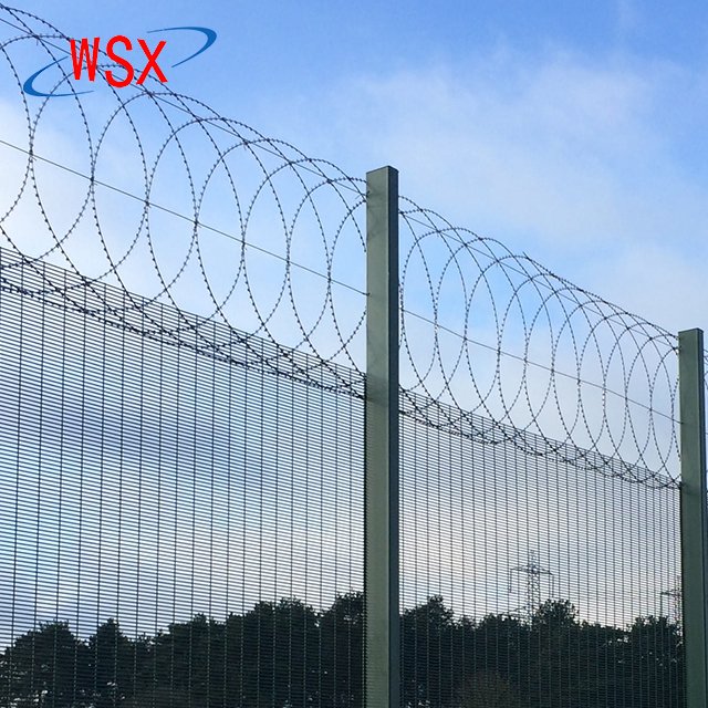 Hot Dipped Galvanized Iron Wire Concertina Razor Barbed Wire Coil for Fence and Protection