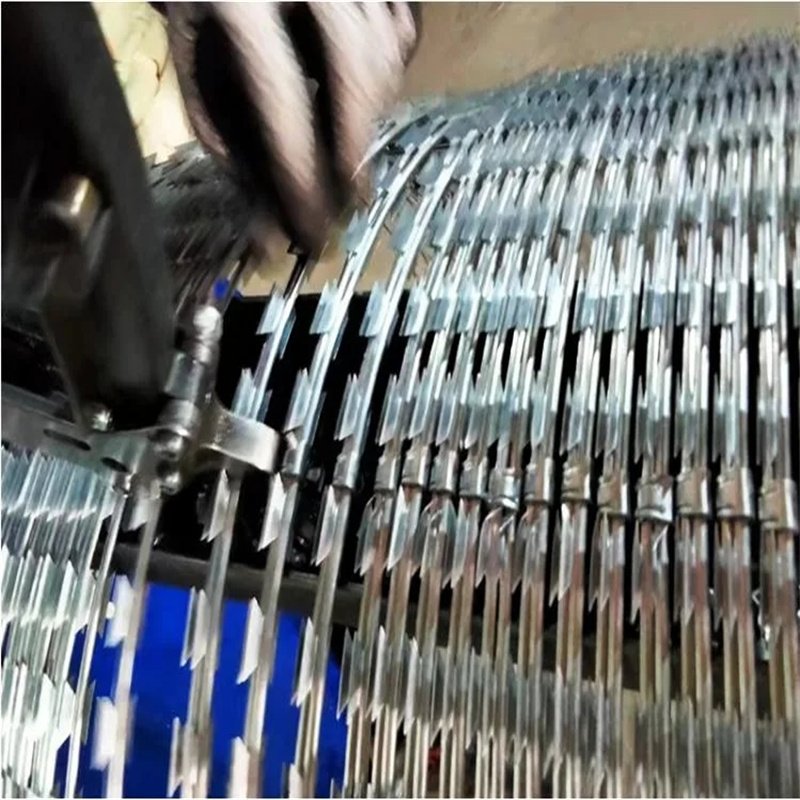 Rust Proof Snake Razor Barbed Wire Fence for Sale Pakistan Philippines Cost Per Metre Rapid Mobile Security Barrier with Trai