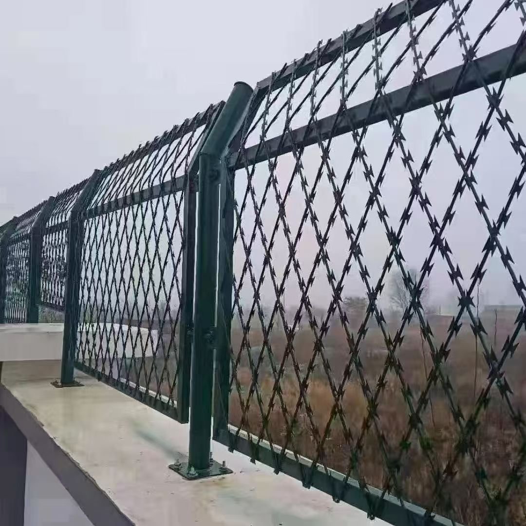 PVC-Coated Stainless Steel Anti-Climbing Barbed Wire Barrier Net Protective Coil Design