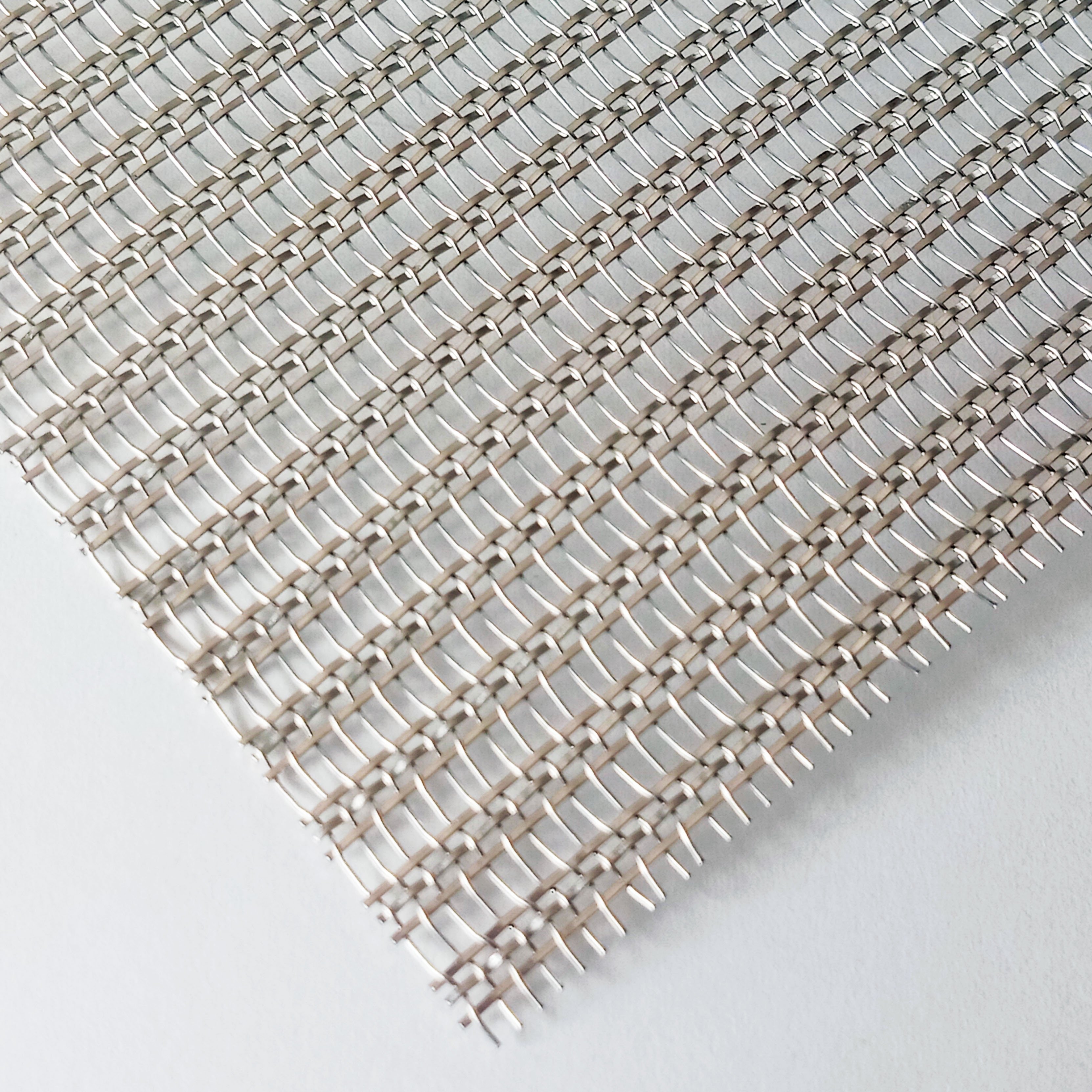 Customisable toughened laminated glass wire mesh interior liner mesh