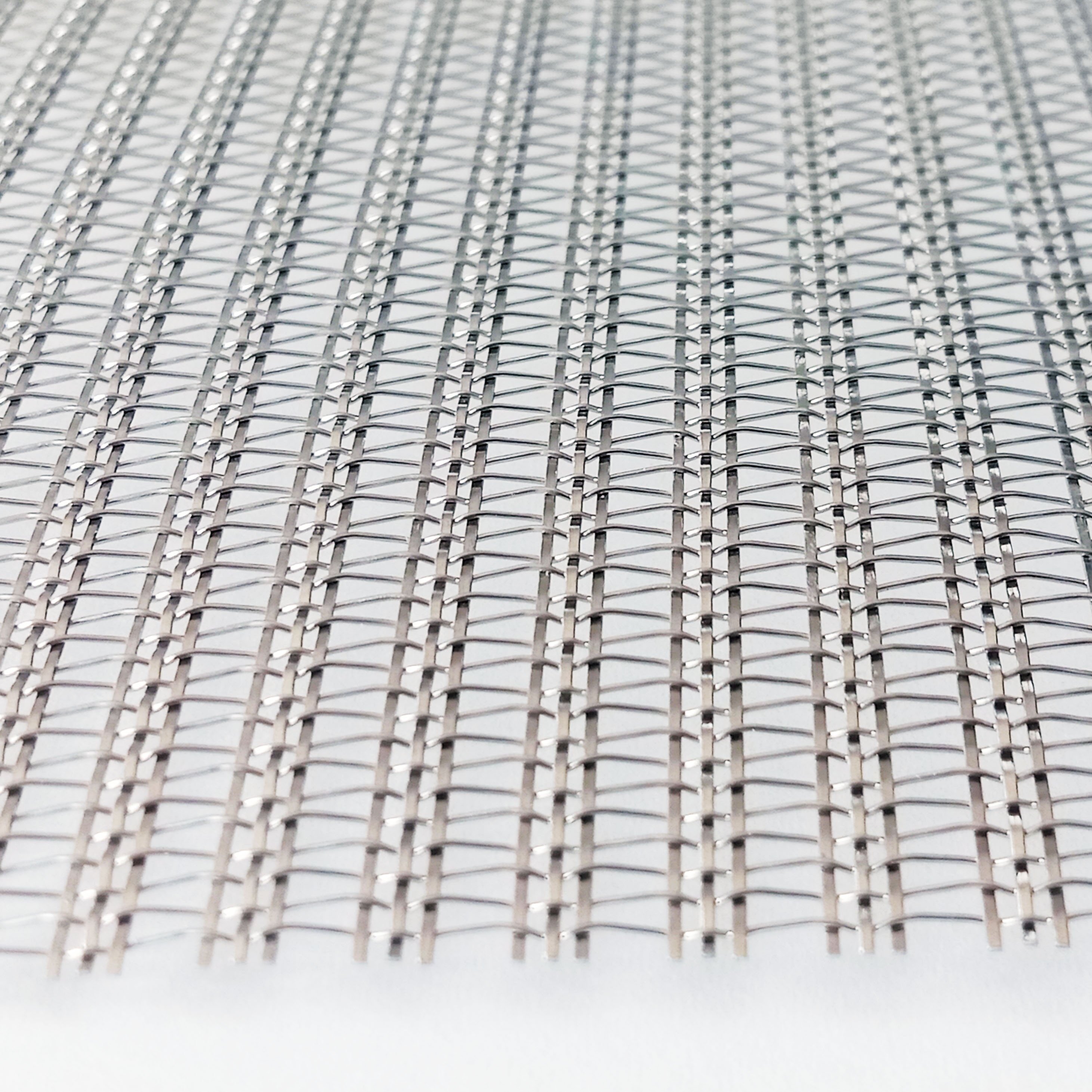 Customisable toughened laminated glass wire mesh interior liner mesh