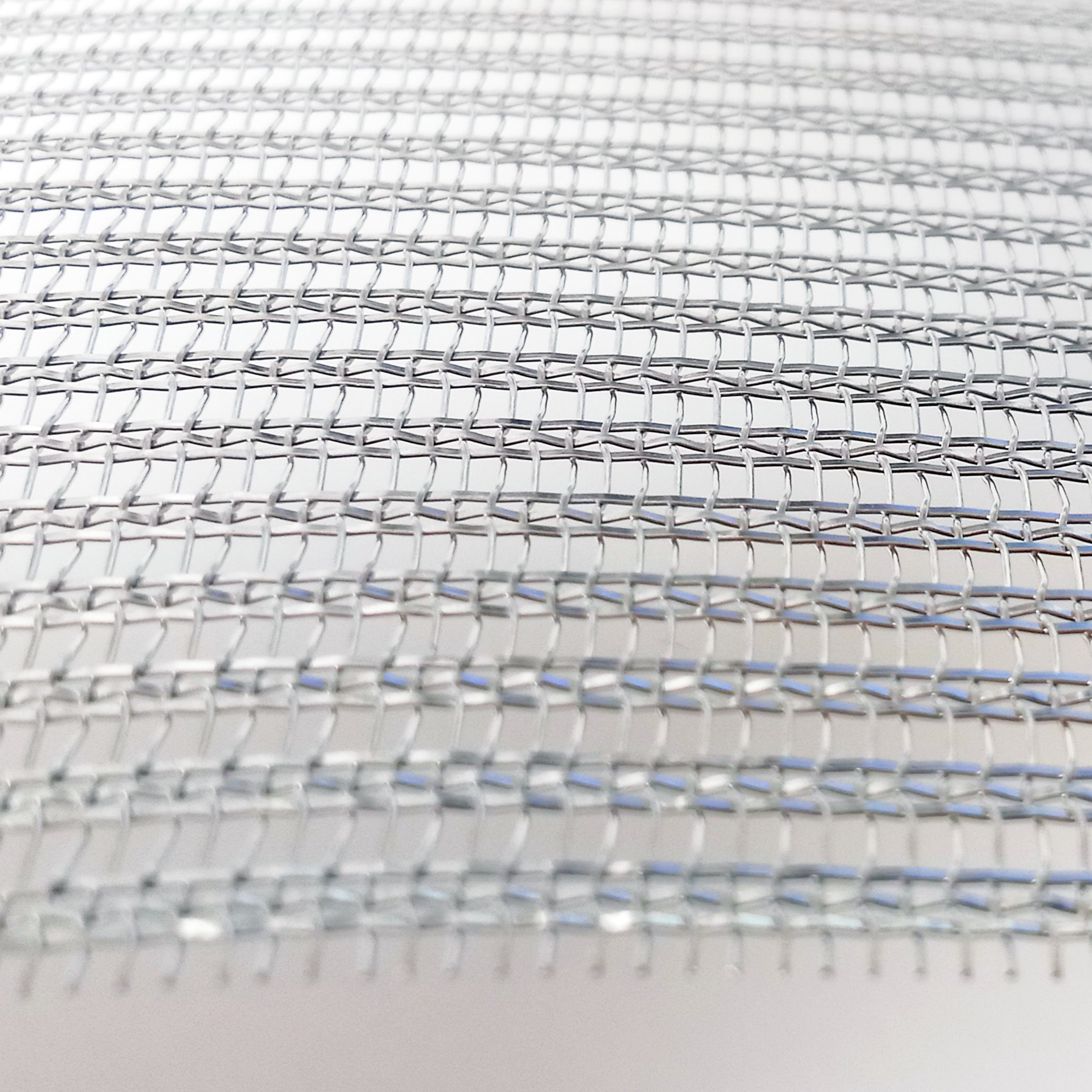 Customisable toughened laminated glass wire mesh interior liner mesh