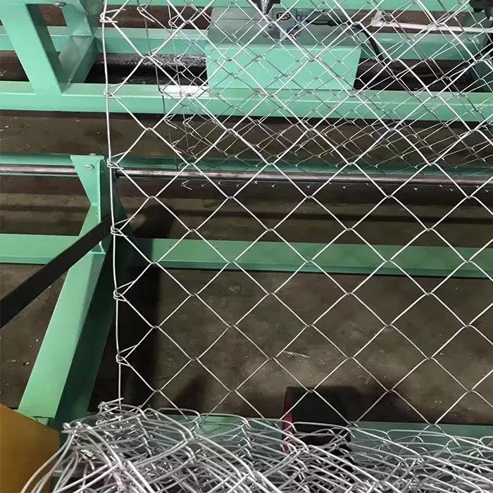 Outdoor Garden Game Fencing Roll Green Black Blue Plastic Coating Steel Wire Mesh 1.5mm to 4.0mm thick Cyclone Wire cost