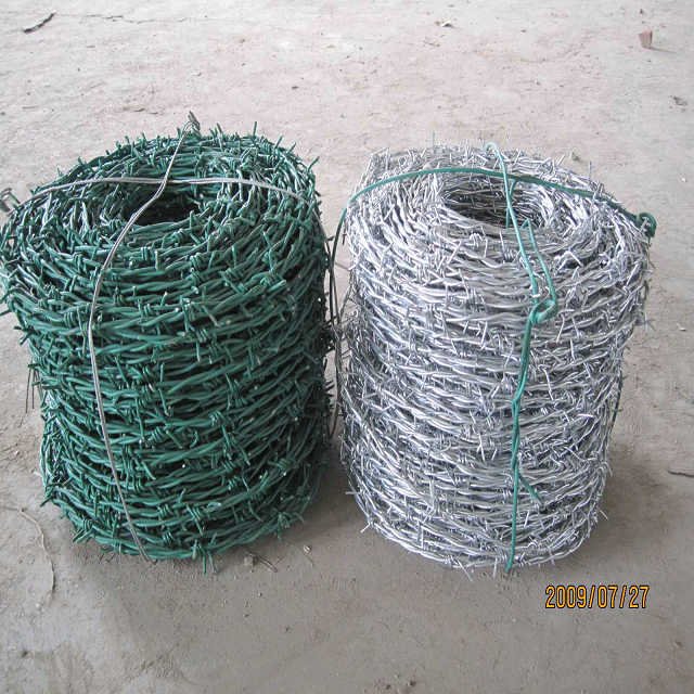 hot dip galvanized barbed wire in cattle farms/fencing land boundaries barbed wire for sale