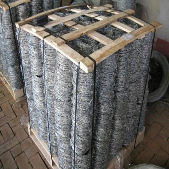 hot dip galvanized barbed wire in cattle farms/fencing land boundaries barbed wire for sale