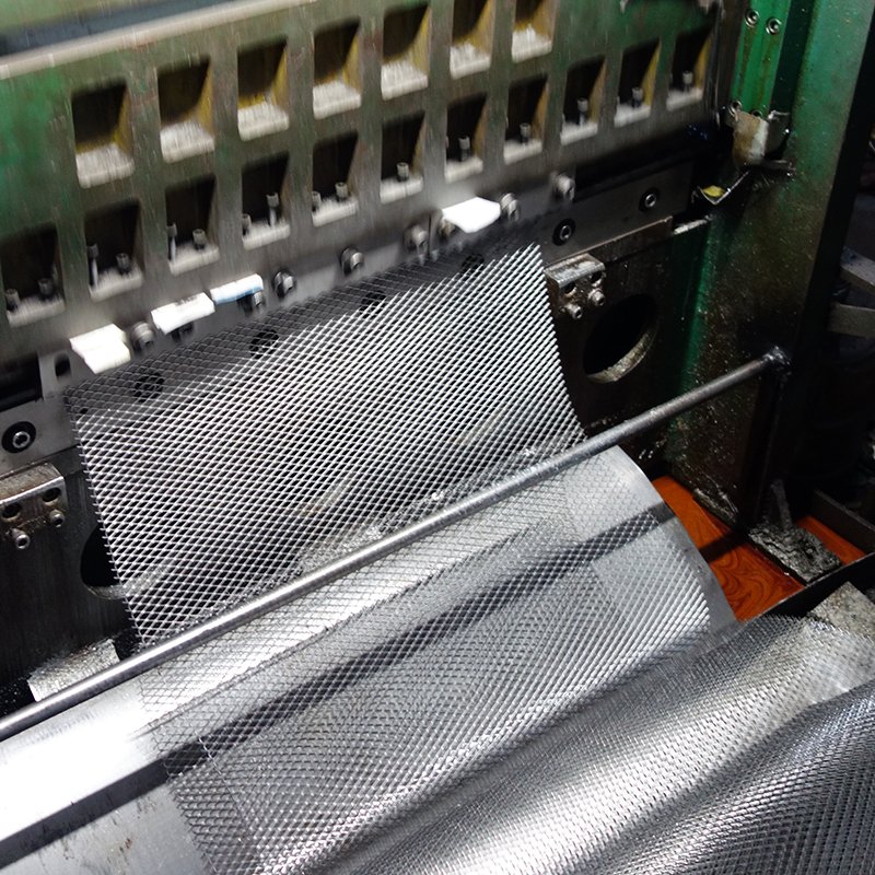 China Supply For Industrial Fence Galvanized Expanded Metal Mesh 5MM Thick Flattened Expanded Metal Mesh